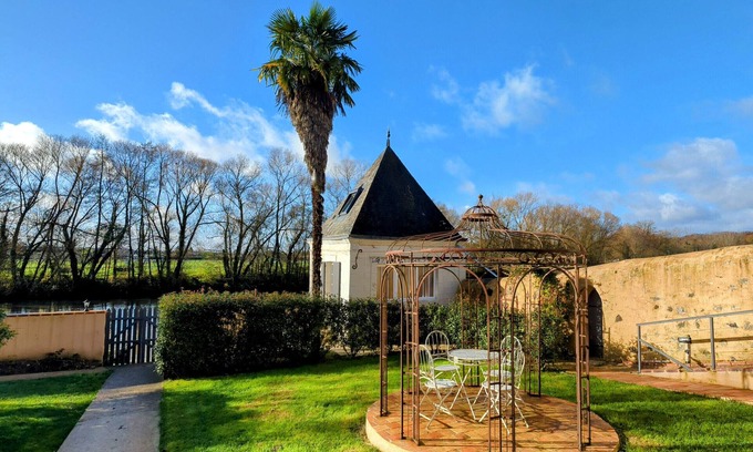 Sable-sur-Sarthe Cottage | Renovated cottage by the Sarthe river, tranquil with private parking