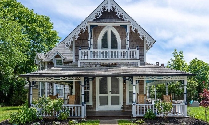 Oak Bluffs House | Renovated Historic House "The Legacy House"