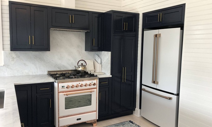 Cape Fear Station House | Renovated Luxury home Sumner’s Crescent Walk to Mikes Bites, E. Beach & Shoal’s