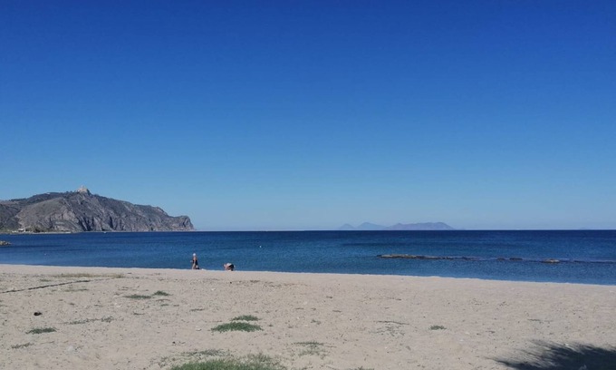 Furnari Apartment | Renovated, spacious apartment with garden