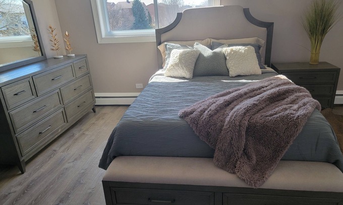 Orland Park Condo | Renovated, with updated appliances and fully furnished with brand new furniture