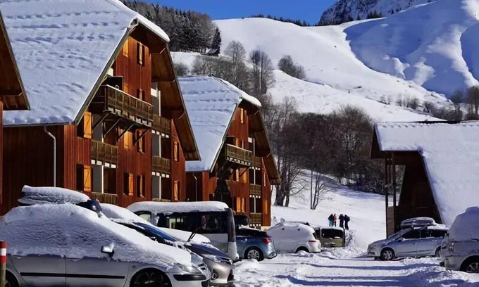 Saint-Jean-d'Arves Apartment | Residence La Fontaine Du Roi - Apartment 6 beds, 50m from the ski slopes, mountain view