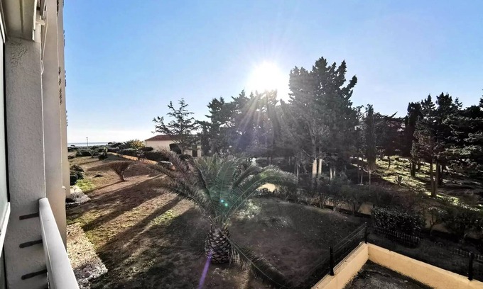 Leucate Apartment | Residence Le Carlton - 2 rooms 4 beds PORT LEUCATE. Ref: 2CAR 128AC