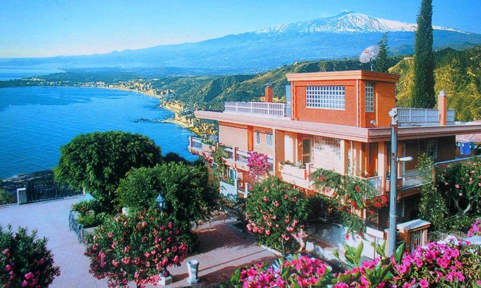Taormina Apartment | Residence Schuler - Apartment 'E' with sea and Mount Etna view