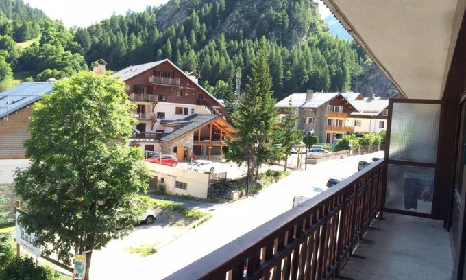 Valloire Apartment | Resort center, 2nd floor, view mountain, balcony, parking, ski locker, 39m², Valloire