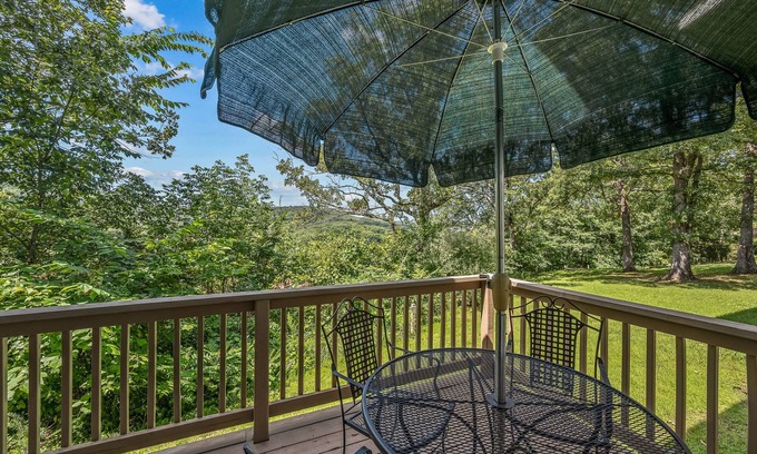 Table Rock Condo | Resort Pool, Kiddos, Private XL Deck, Spacious, 2Kings, HotTub PtRoyale CLEAN!