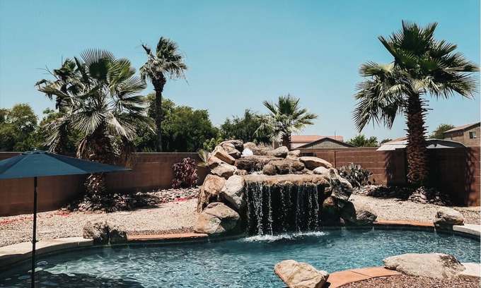 Estrella Village House | Resort Style Heated Pool close to Entertainment