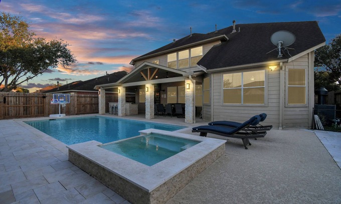 Missouri City House | Resort Style Home with Heated Pool Houston Texas