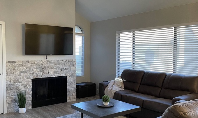 Paradise Valley Village Condo | Resort Style Living Scottsdale Newly Remodeled 1Bed/1Bath Condo with Garage