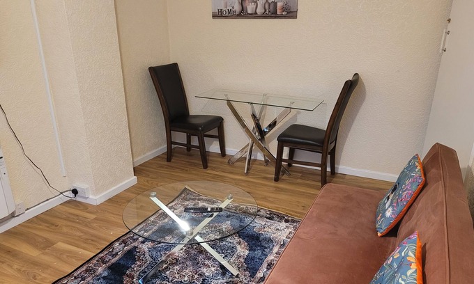 Reading House | Rest & Relax Apartment