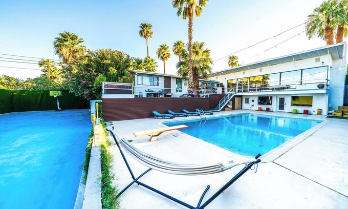 Las Vegas House | Retreat At The Jungle :Pool I Gym I Spa & Game Room