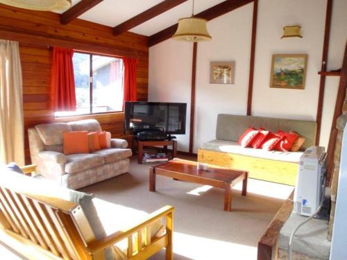 Thredbo Apartment | Retro 2 Bedroom Apartment