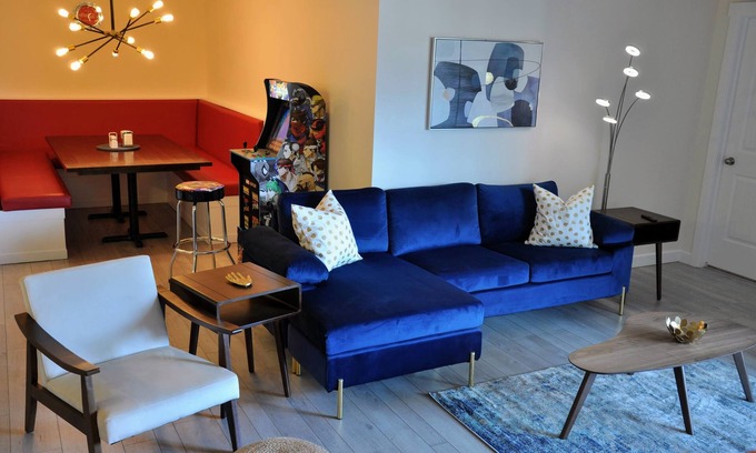 East Kootenay Apartment | Retro Modern Renovated New Furniture 2BD/2BTH