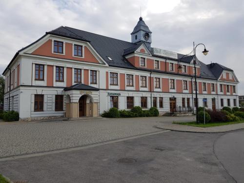 Trzebinia Bed & Breakfast | Rezydencja Pod Zegarem