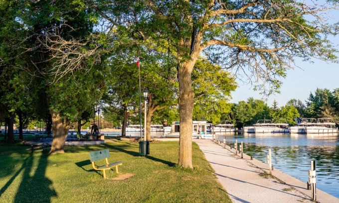 Smiths Falls Apartment | Rideau 2Br Signature Apartment Free Parking 3