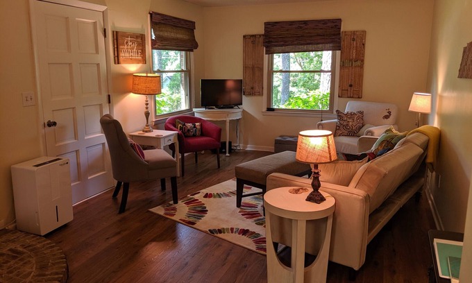 Ridgetop House | Ridgetop Retreat! 16 miles from Nashville. Quiet property on a dead end street.