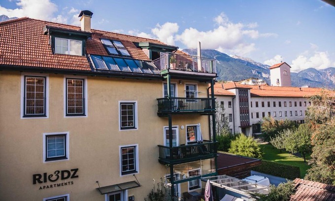Innsbruck Apartment | Riedz Apartments Innsbruck- Zentrales Apartmenthaus mit grüner Oase