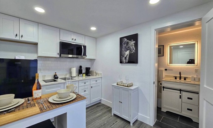 Town N County Park House | Right Apt 1 BR | 7` TPA Airport| 14` Ray Jam| Pkng