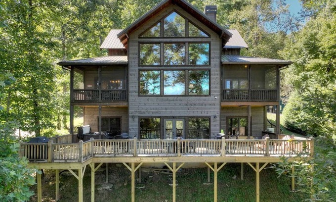 Ellijay Cabin | River Bend Lodge overlooking Coosawattee River