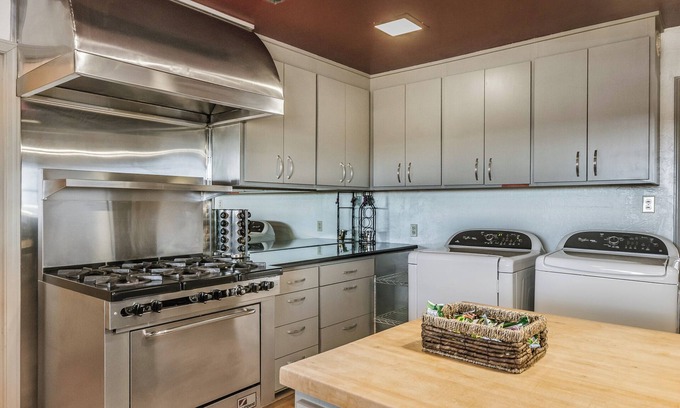 Amarillo House | River Falls Venue & Lodges Three Bedroom Lodge