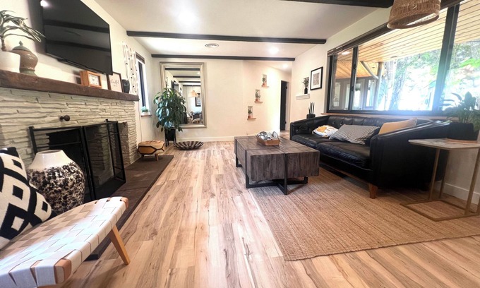 Boise House | River House Greenbelt Getaway: Walk to the Boise River Greenbelt. Cozy & Quiet.