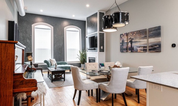 Stratford Condo | River Merchant Inn Heintzman Music Suite