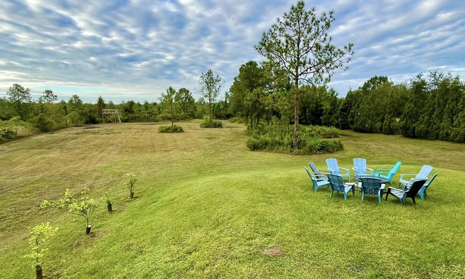 Fedhaven House | River Ranch Farmhouse on 2.5 Acres
