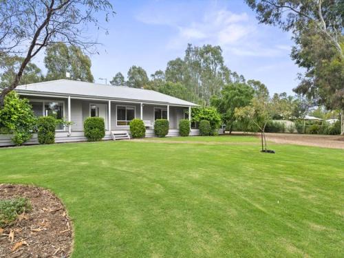 Yarrawonga House | River Retreat