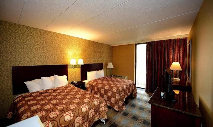 Somerset Hotel | River-view Room, 2 Queen Beds with Jetted tub and Balcony