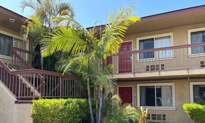 El Rancho Hotel | Rivera Inn & Suites Motel Pico Rivera