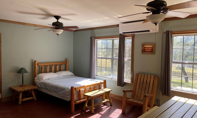 Concan Cabin | Riverbend on the Frio Cabin 4