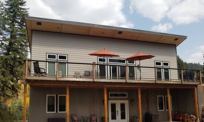 Carbondale Apartment | Riverfront 2 bedroom, 1 bath lower level 1,300 sq ft. apartment on Crystal River