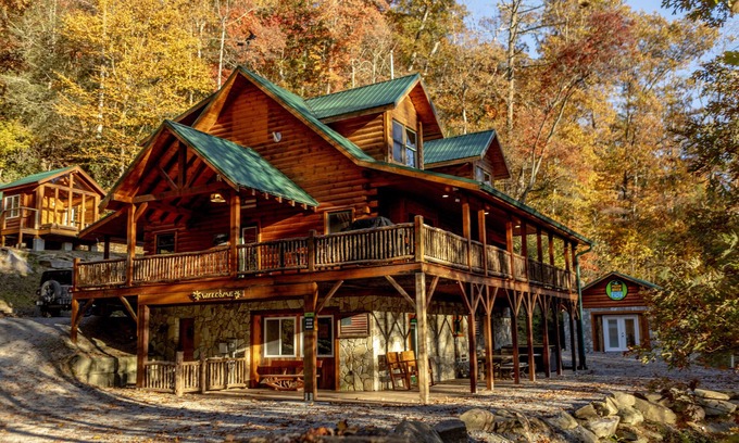 Clyde House | Riverfront-3 Luxury Homes on 500 Acres incl 5BR/3BA + 3BR/3BA + 2BR/2BA -Group A