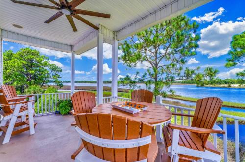 Carrabelle House | Riverfront Carrabelle Home with Furnished Patio!