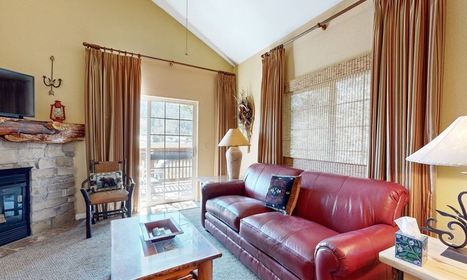 Edwards Condo | Riverfront gem with loft & stunning water views, near skiing