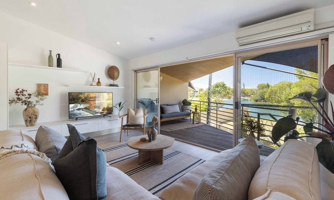 Noosaville Apartment | Riverfront Luxury: Poolside, Near Hastings