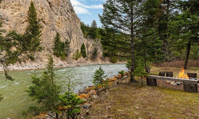 Gallatin Gateway House | Riverfront Paradise between Big Sky and Bozeman