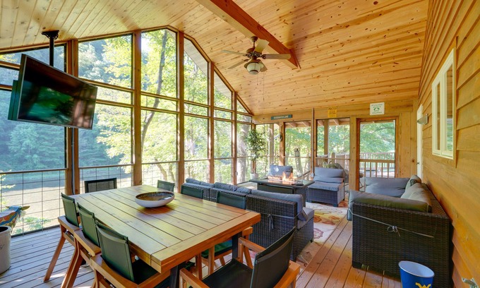 Marlinton Cabin | Riverfront West Virginia Cabin w/Screened-In Deck