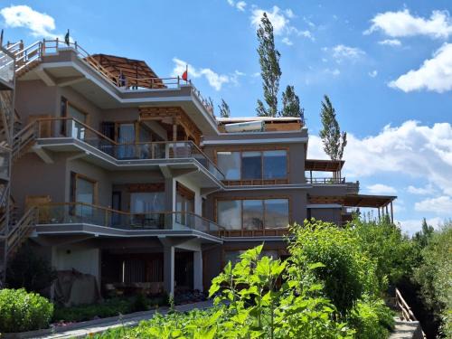 Leh Bed & Breakfast | Riverland Luxury Homestay Choglamsar by LexStays