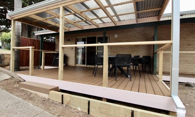 Augusta Cottage | Riverscape Cottage No.11 - Riverscape - unit 11 with views over the Blackwood River and fire place