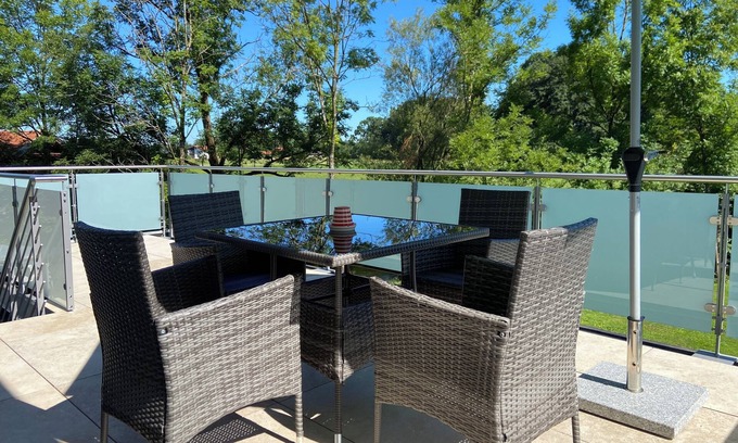 Uebersee Apartment | Riverside apartment (overseas)