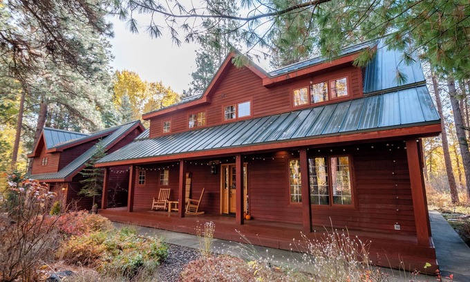 Cle Elum Cabin | Riverside Cabin in Cle Elum. Pet Friendly!