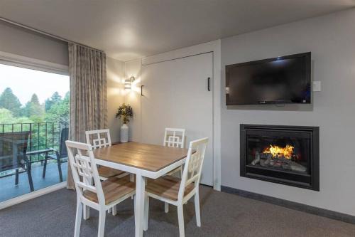 Bend House | Riverside Condo located Downtown Enjoy Nightlife