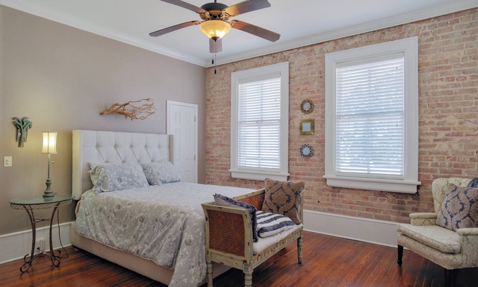 Natchez Condo | Riverview Condo | 1/1.5, Downtown, Washer/Dryer