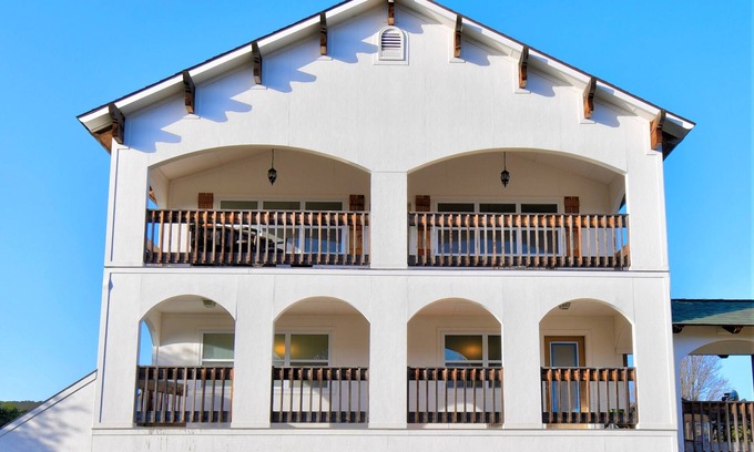 Ingram House | Riverview House, Upper Unit, 1BR/1BA, Sleeps 4, Two Balconies, Big Living Room