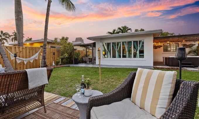 Downtown Fort Lauderdale Apartment | RiverwalkVilla I WaterFront I Dock & Jacuzzi