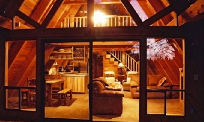 La Pine Cabin | Riviera Des Chutes (River of the Falls) Cabin in the Woods