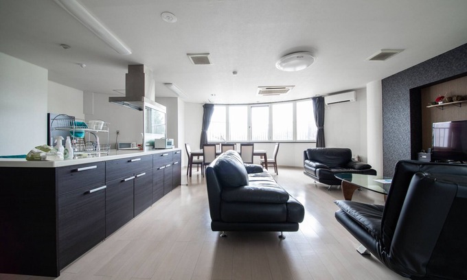 Toyohira House | ROADSIDE HOUSE
