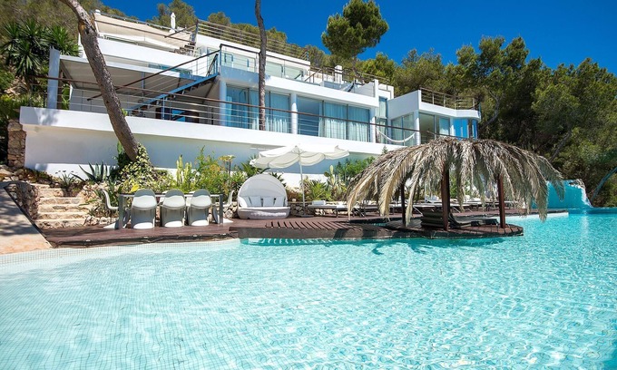Sant Josep de sa Talaia Villa | Roca Ibiza Un refugio VIP donde el lujo se encuentra con la exclusividad.