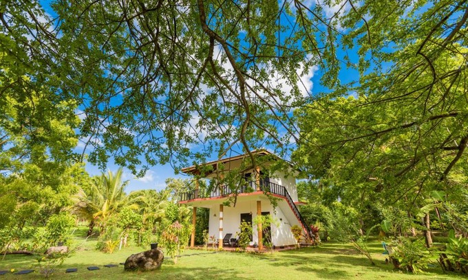 Tangalle Cabin | Rock Violet Lakefront Cabanas & Restaurent